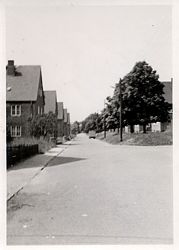 Ernst-Thälmann-Straße, Richtung Schule.